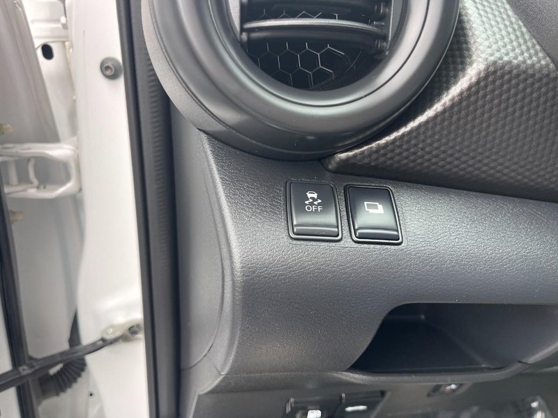 Nissan Kicks Vehicle Image 16