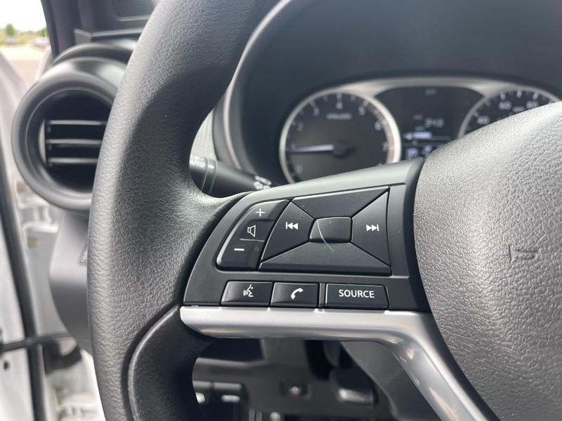 Nissan Kicks Vehicle Image 19