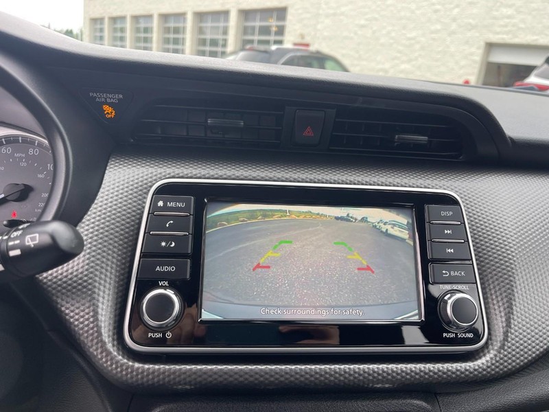 Nissan Kicks Vehicle Image 23