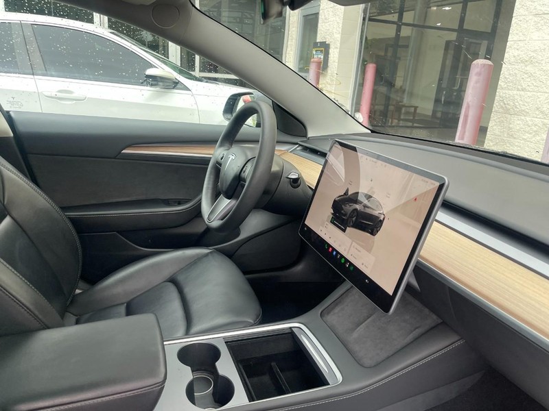 Tesla Model 3 Vehicle Image 02