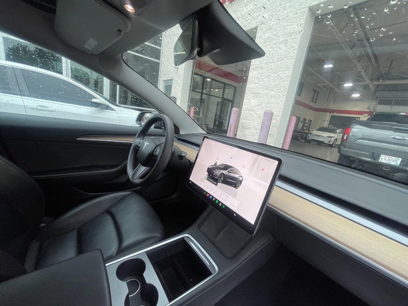 Tesla Model 3 Vehicle Image 05