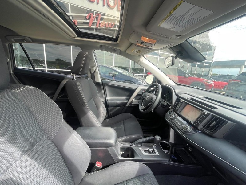 Toyota RAV4 Vehicle Image 04