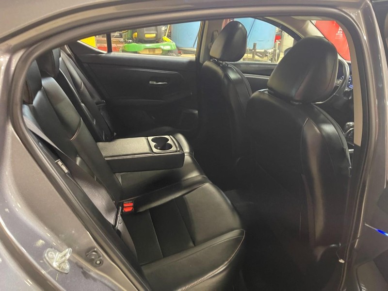 Nissan Sentra Vehicle Image 10