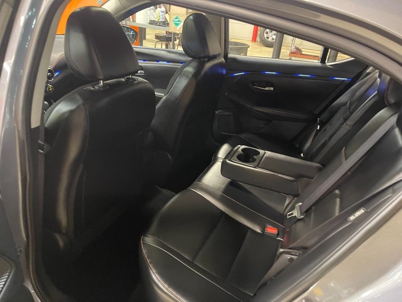 Nissan Sentra Vehicle Image 12
