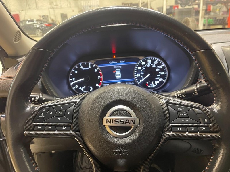 Nissan Sentra Vehicle Image 17