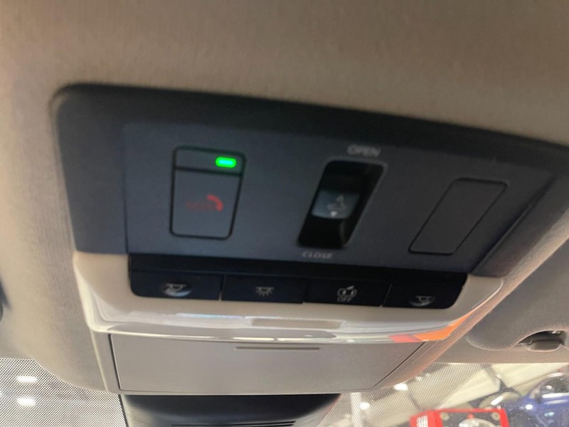 Nissan Sentra Vehicle Image 22