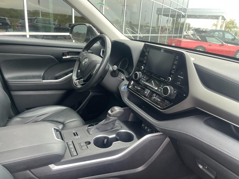 Toyota Highlander Vehicle Image 02