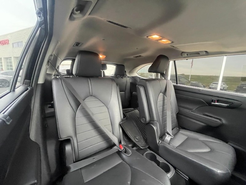Toyota Highlander Vehicle Image 05