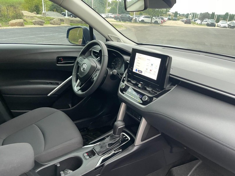 Toyota Corolla Cross Vehicle Image 09