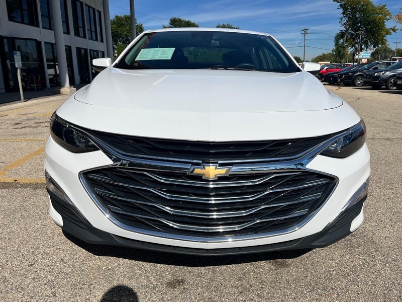 Chevrolet Malibu Vehicle Image 02