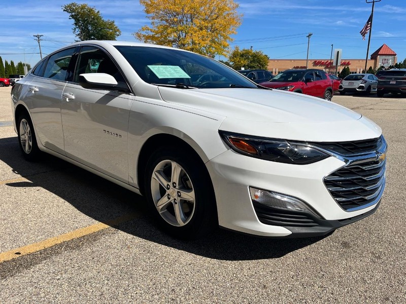Chevrolet Malibu Vehicle Image 03