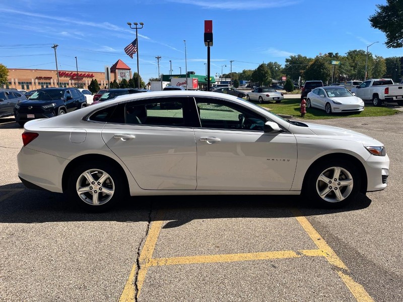 Chevrolet Malibu Vehicle Image 04