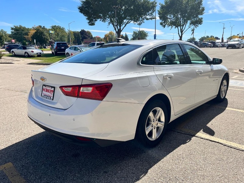 Chevrolet Malibu Vehicle Image 05