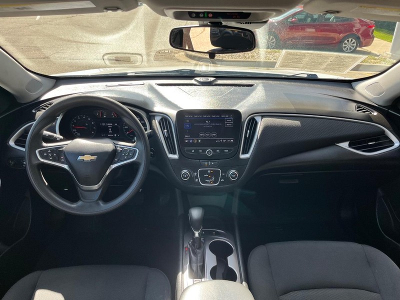 Chevrolet Malibu Vehicle Image 08