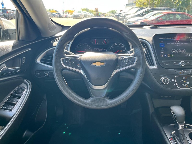 Chevrolet Malibu Vehicle Image 09