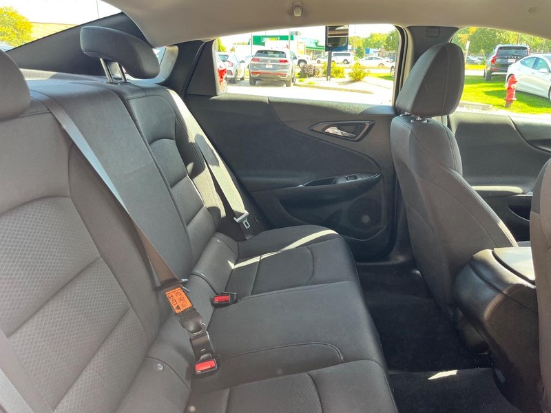 Chevrolet Malibu Vehicle Image 14