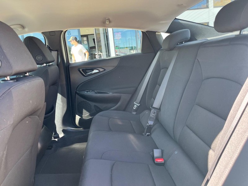 Chevrolet Malibu Vehicle Image 15