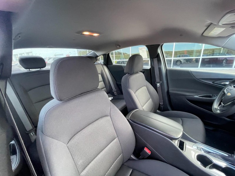 Chevrolet Malibu Vehicle Image 04