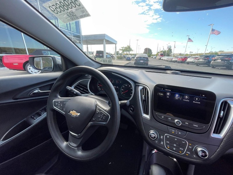 Chevrolet Malibu Vehicle Image 06