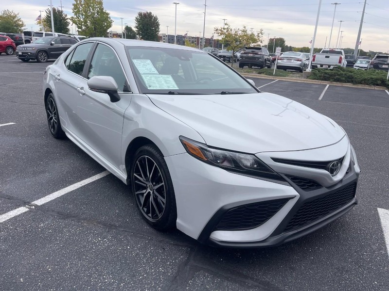 Toyota Camry Vehicle Image 02