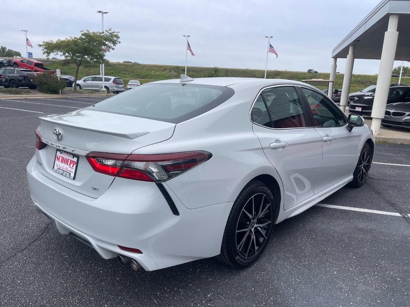 Toyota Camry Vehicle Image 03