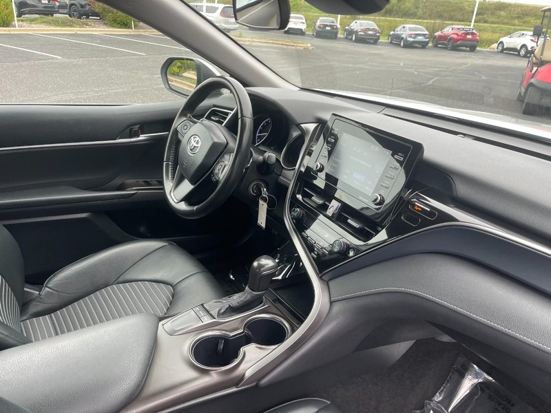 Toyota Camry Vehicle Image 10