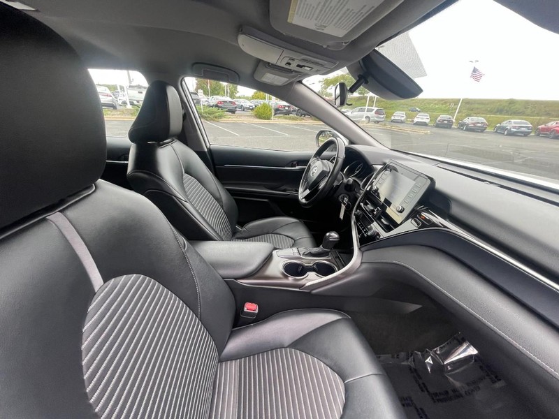 Toyota Camry Vehicle Image 11