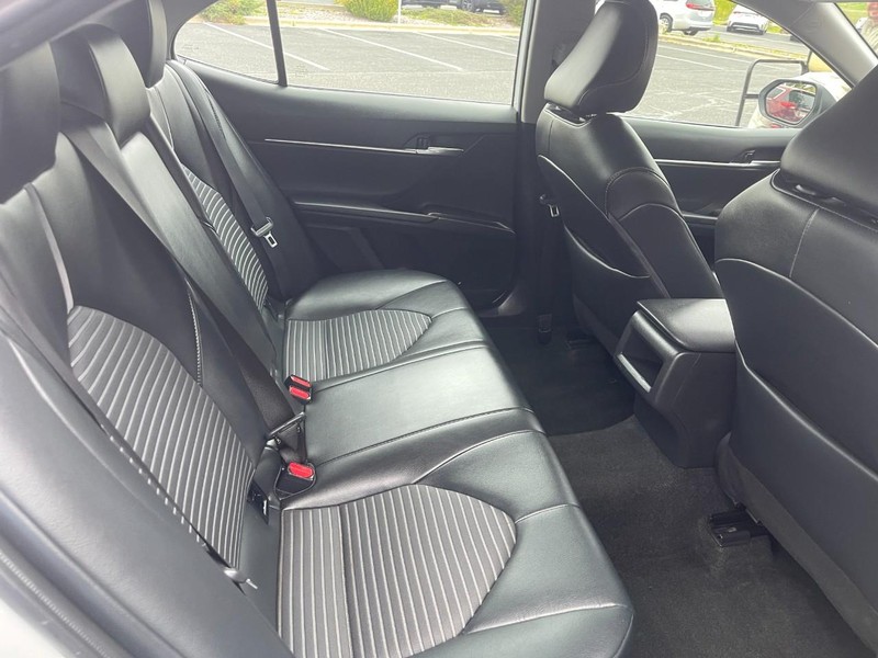 Toyota Camry Vehicle Image 13