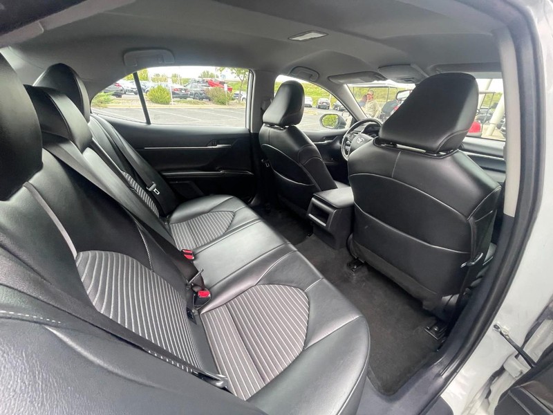 Toyota Camry Vehicle Image 14