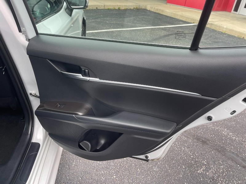 Toyota Camry Vehicle Image 15