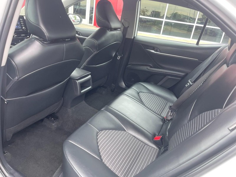 Toyota Camry Vehicle Image 16