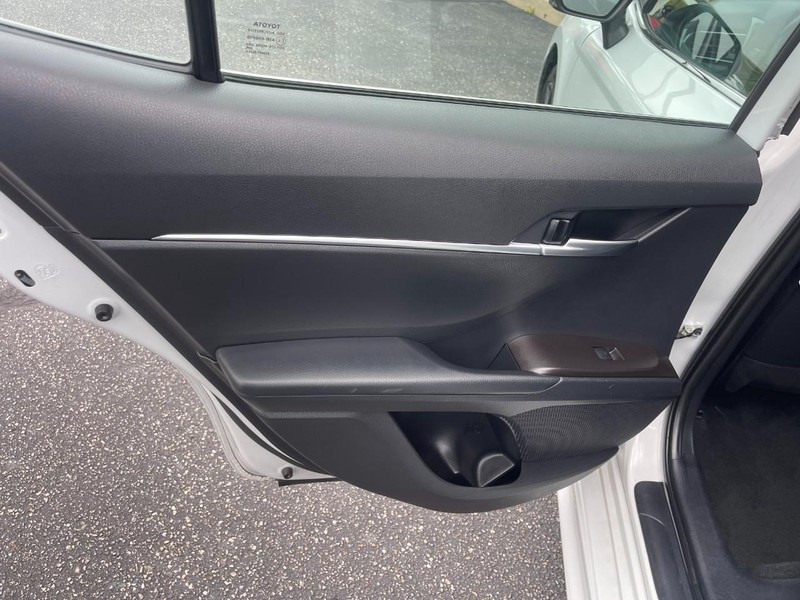 Toyota Camry Vehicle Image 17