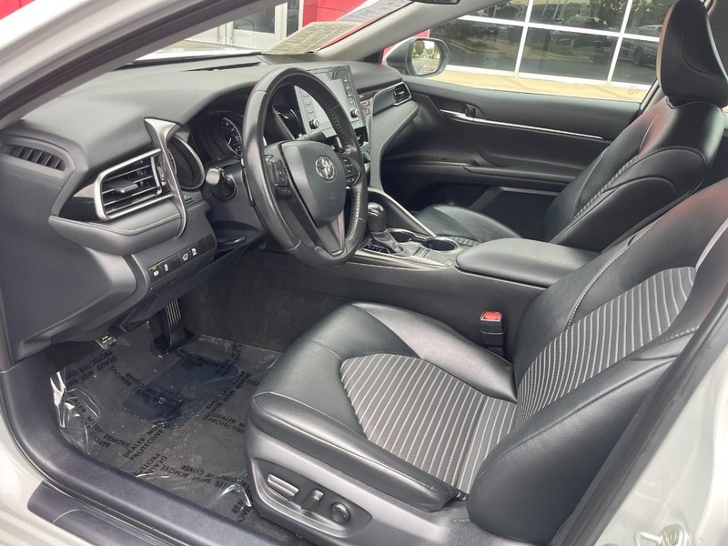 Toyota Camry Vehicle Image 18