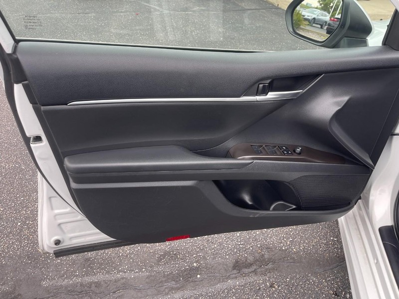 Toyota Camry Vehicle Image 19