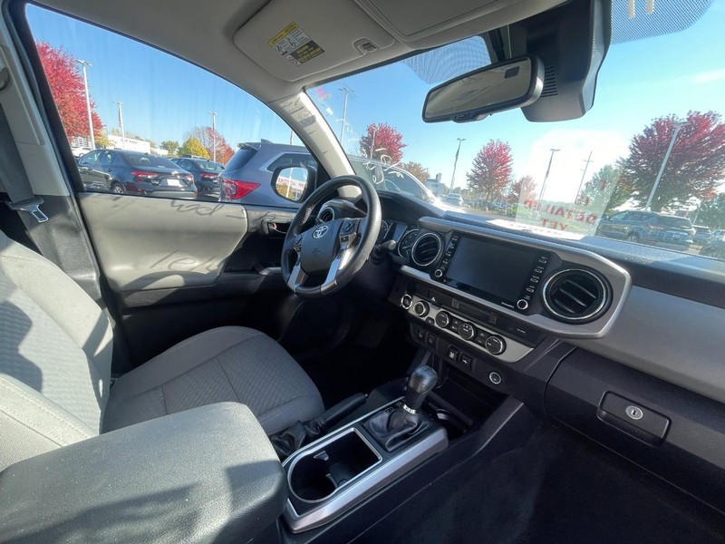 Toyota Tacoma 4WD Vehicle Image 05