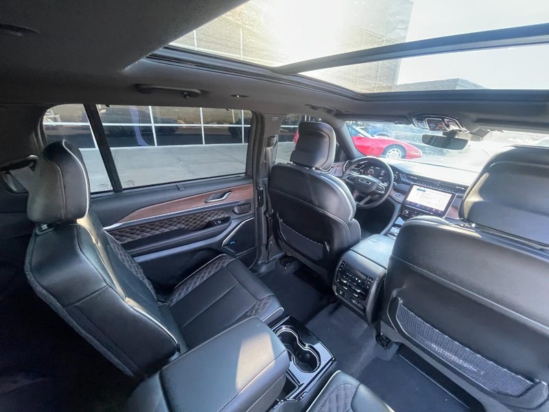 Jeep Grand Cherokee L Vehicle Image 07