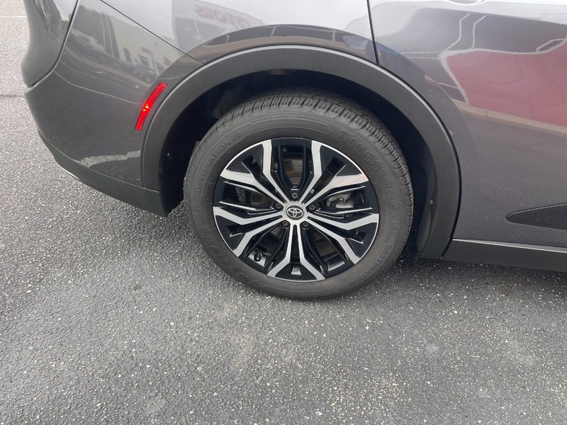 Toyota Crown Vehicle Image 09