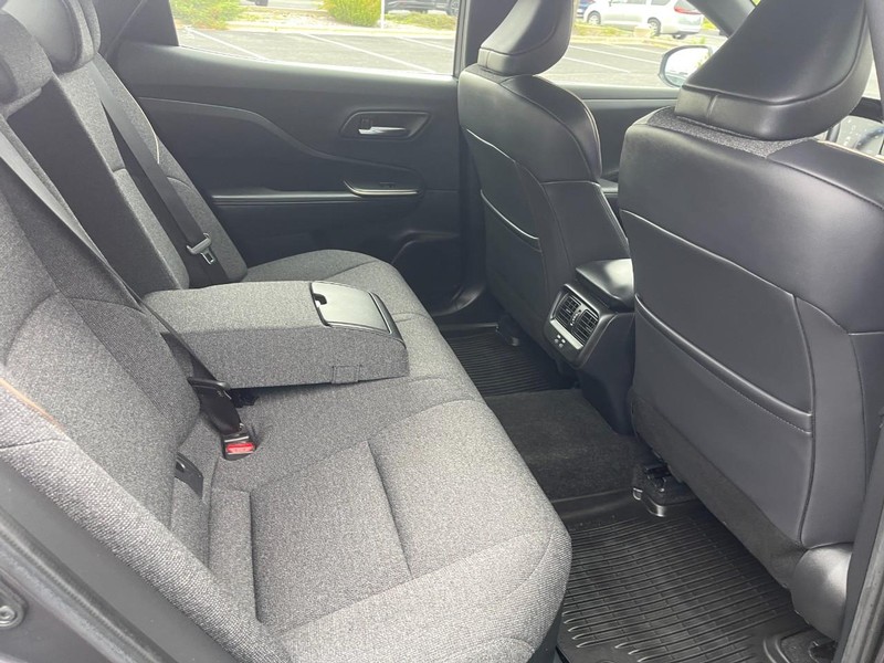 Toyota Crown Vehicle Image 13