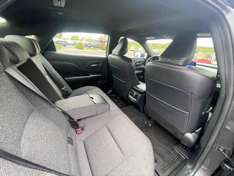 Toyota Crown Vehicle Image 14