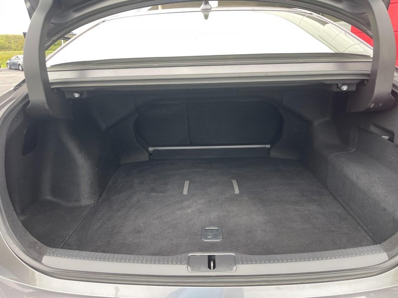 Toyota Crown Vehicle Image 16