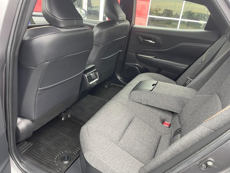 Toyota Crown Vehicle Image 17