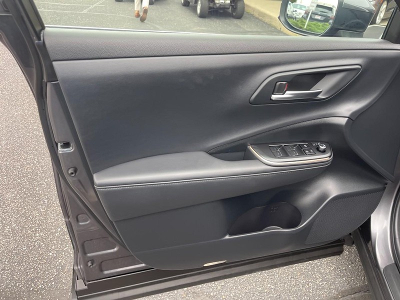 Toyota Crown Vehicle Image 20