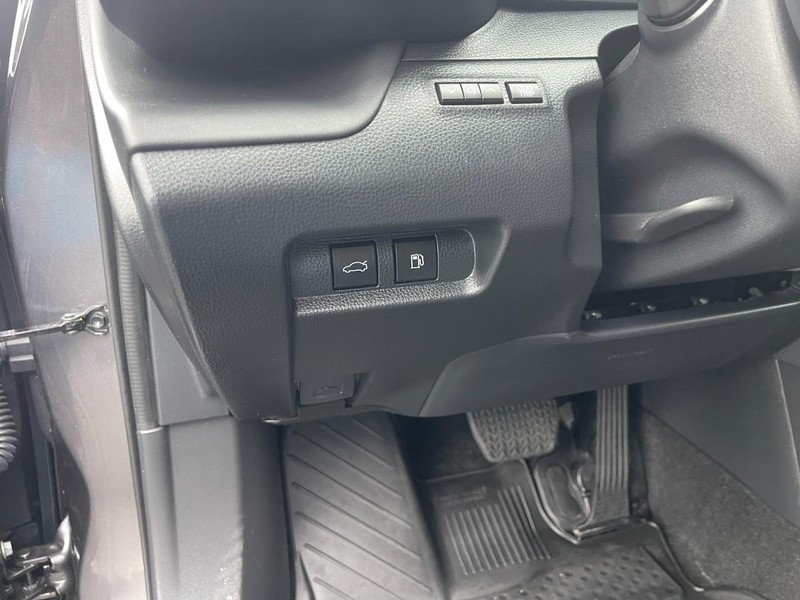 Toyota Crown Vehicle Image 21