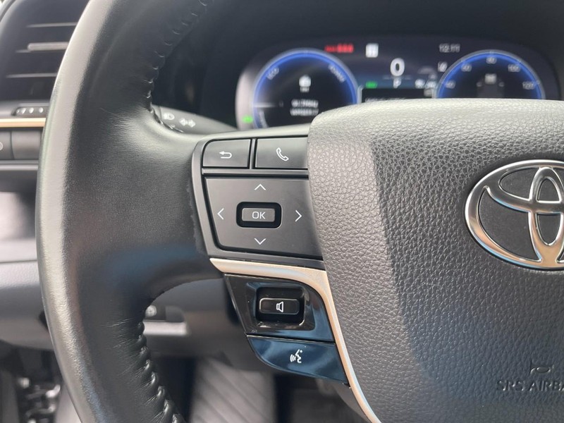 Toyota Crown Vehicle Image 23