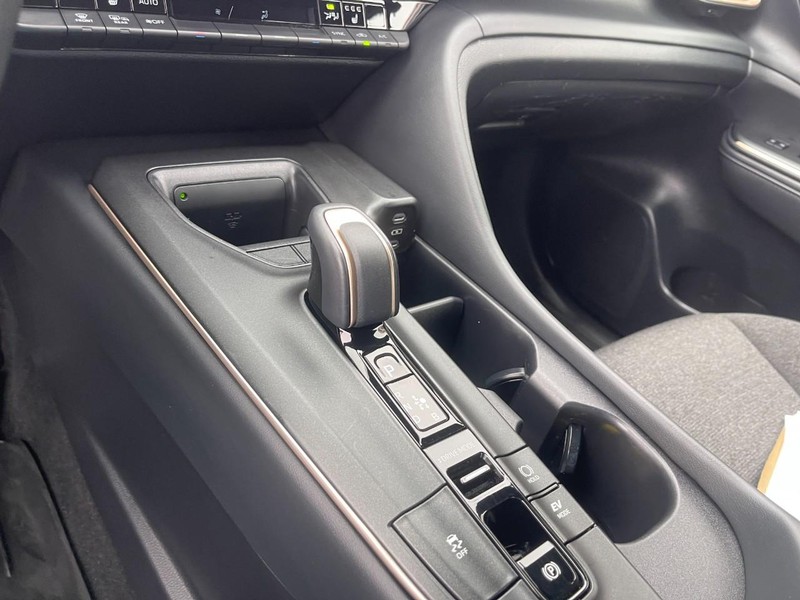 Toyota Crown Vehicle Image 30