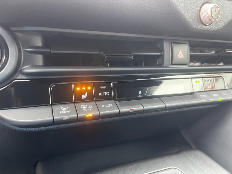 Toyota Crown Vehicle Image 32