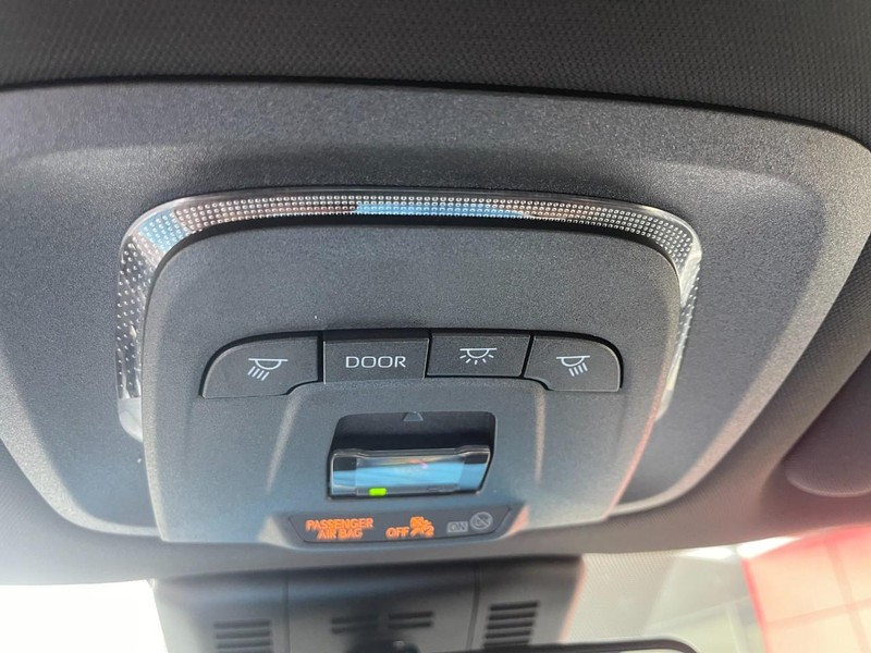 Toyota Crown Vehicle Image 34