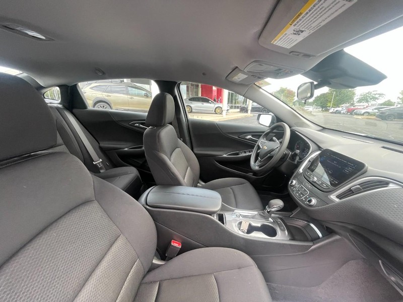 Chevrolet Malibu Vehicle Image 03