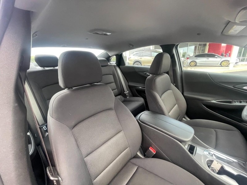 Chevrolet Malibu Vehicle Image 04