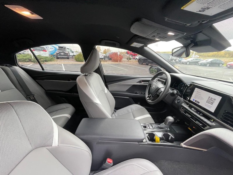Toyota Camry Vehicle Image 10